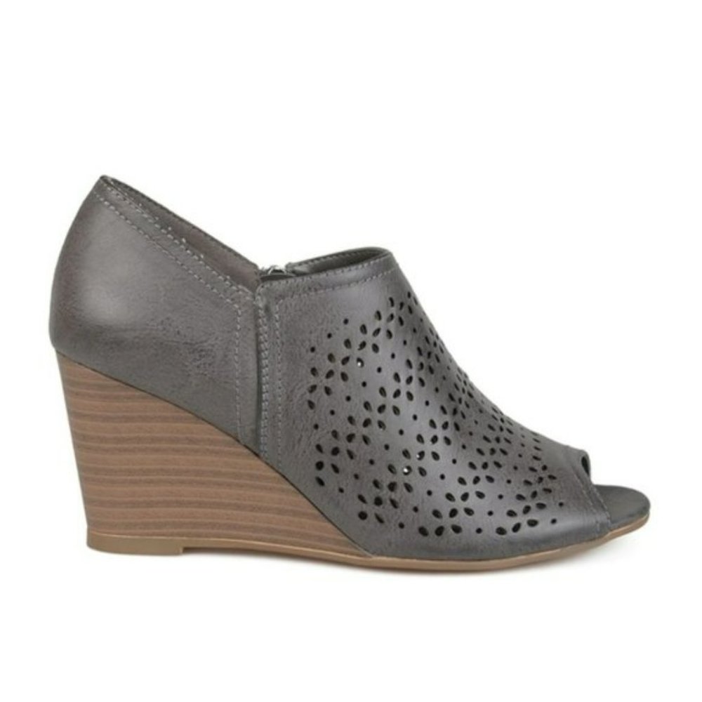 Journee Collection Britny Wedge-7.5 - Picture 4 of 9